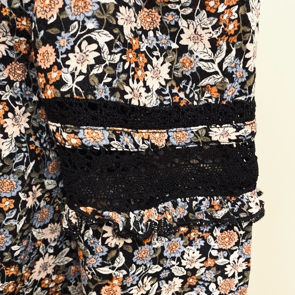 American Eagle Black Floral Crochet Trim Open Back Tie Up Babydoll Top Size M - Picture 5 of 15